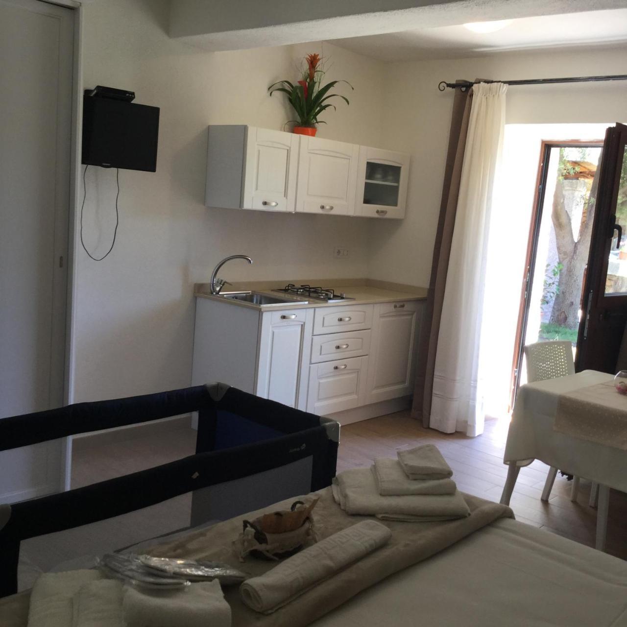 Il Giardino Di Daniela Apartments 산테오도로 외부 사진